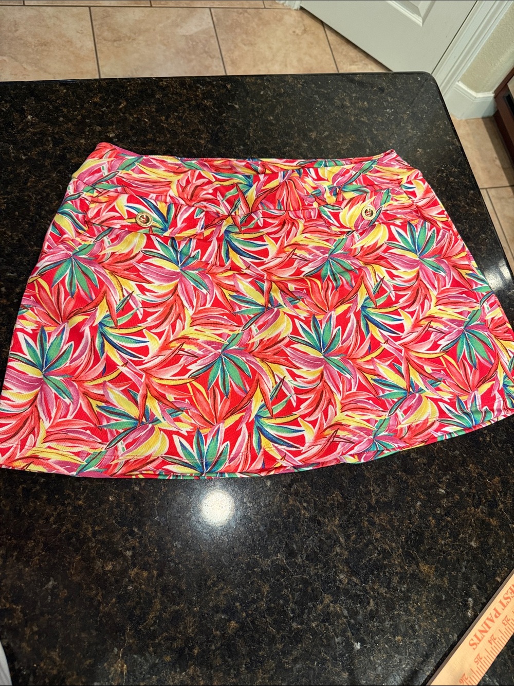 Dear Scarlett Tropical Leaf - Red Multi Tee Time Skort Size L